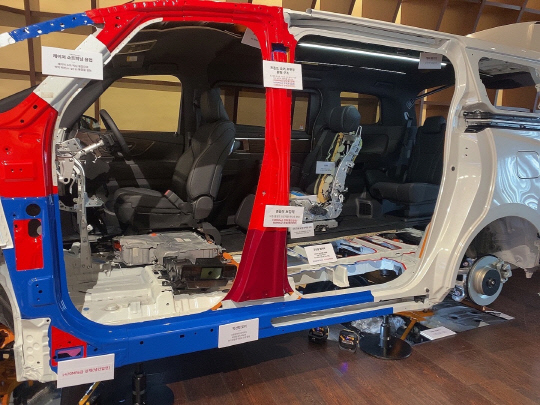 도요타 알파드 구조물. 장우진 기자